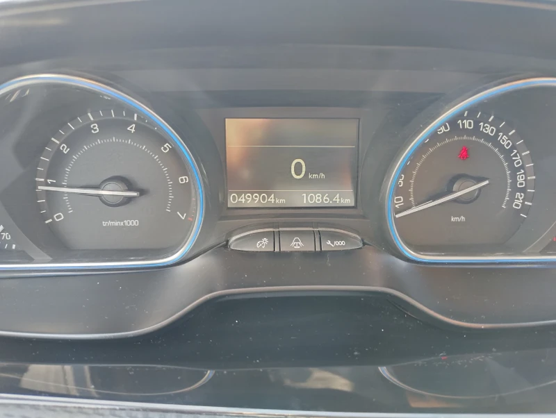 Peugeot 2008, снимка 11 - Автомобили и джипове - 52475733