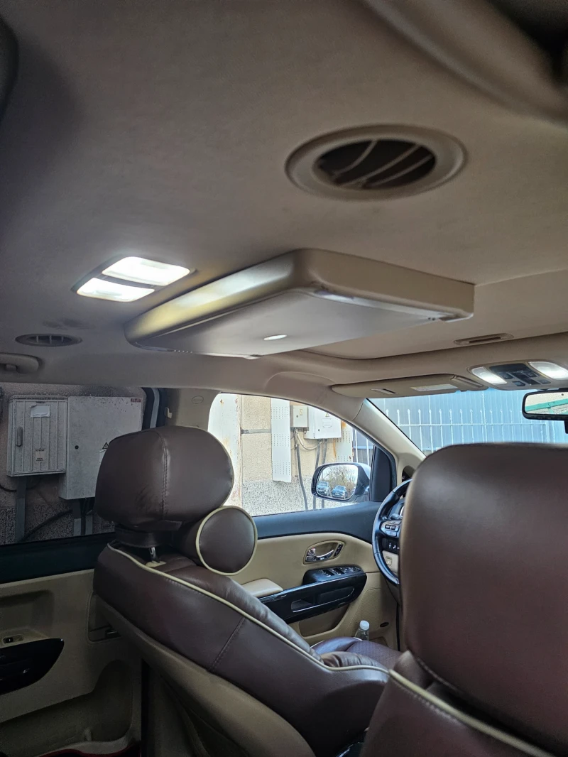 Kia Carnival Hi limousine , снимка 13 - Автомобили и джипове - 52618731