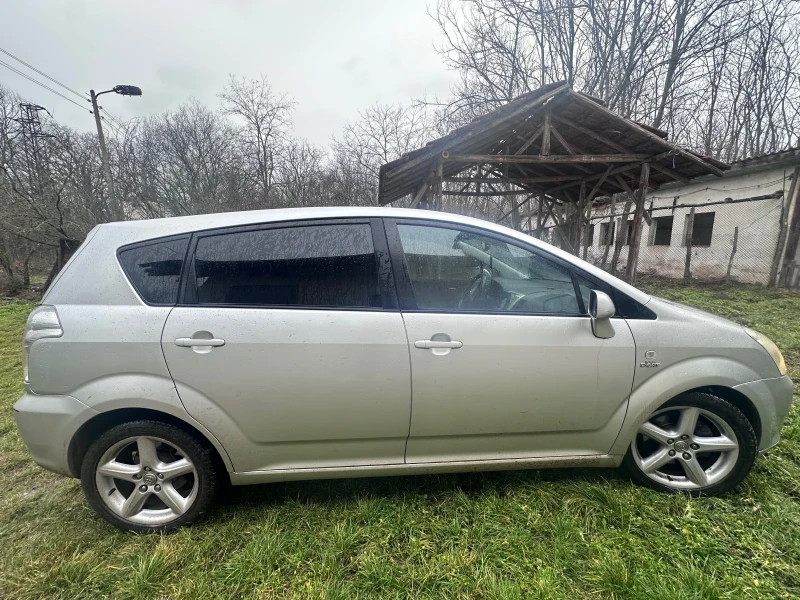Toyota Corolla verso 2.2 d-cat, снимка 4 - Автомобили и джипове - 53267376
