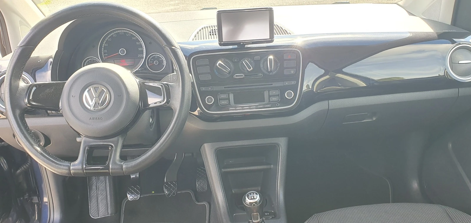 VW Up 1.0MPI-HI- LINE- NAVI-KOJA | Mobile.bg — изображение 11