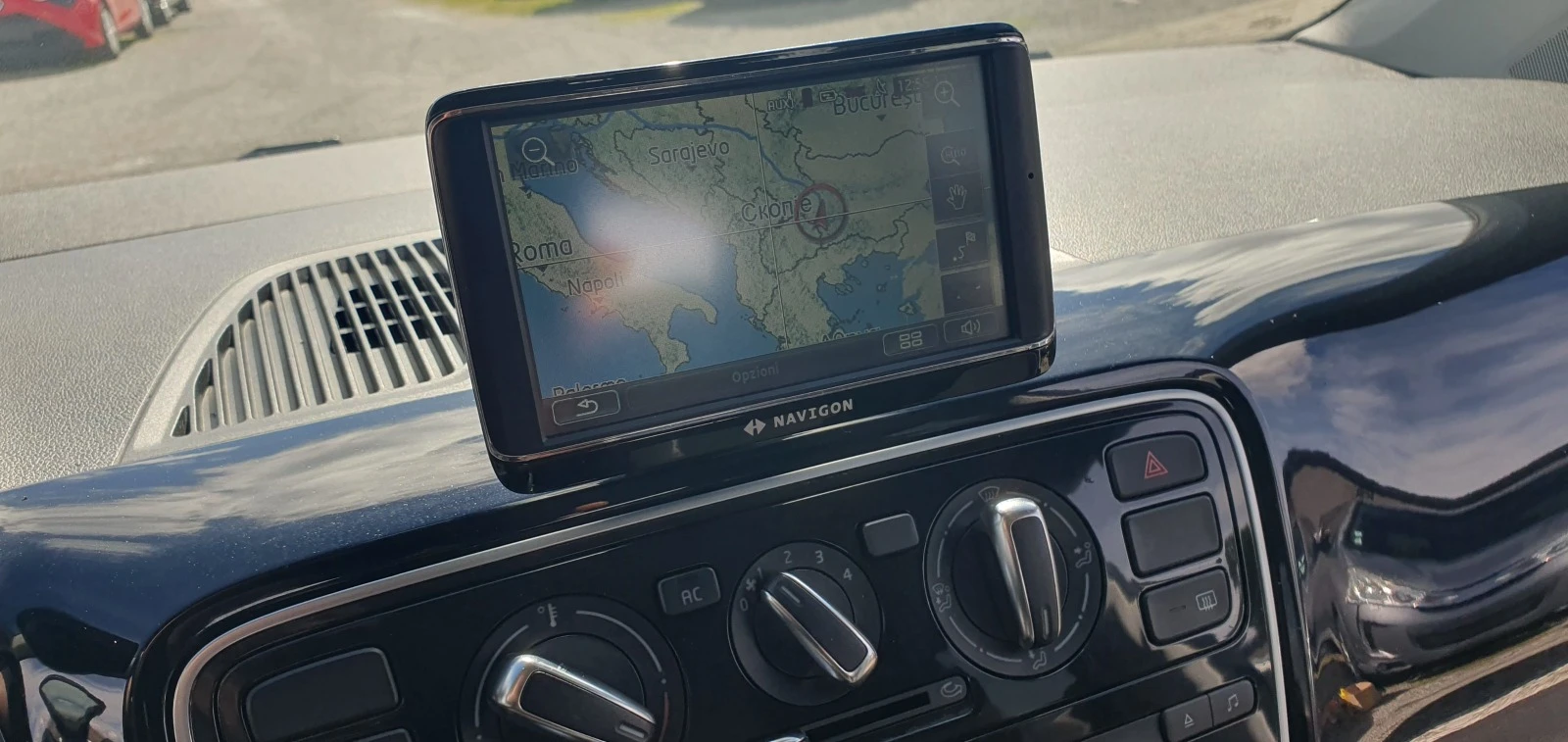 VW Up 1.0MPI-HI- LINE- NAVI-KOJA | Mobile.bg — изображение 16