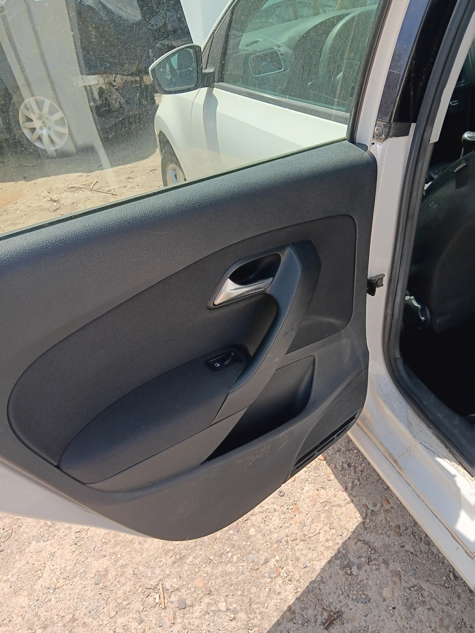 VW Polo 6-1.4i-80к.с.-ИТАЛИЯ-РЕАЛНИ 129х.км.-ОБСЛУЖЕН!!!!! - изображение 9