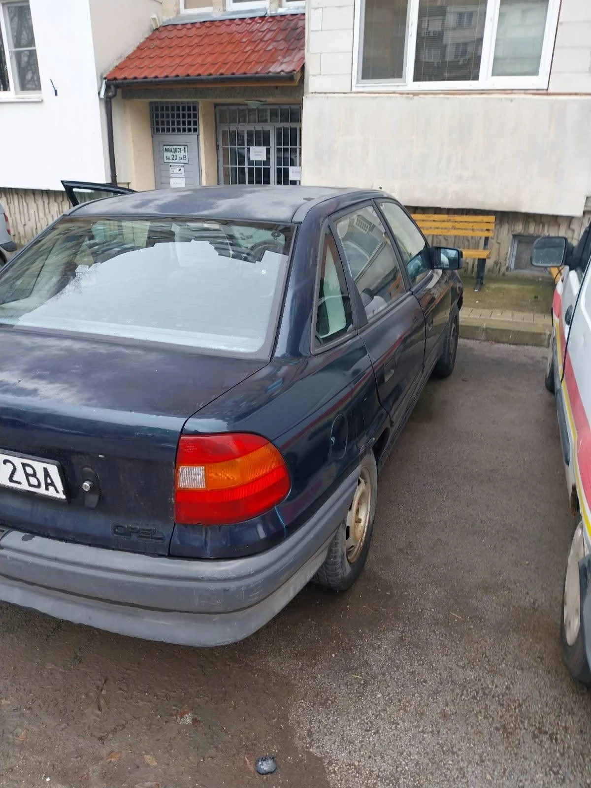 Opel Astra 1.6i, снимка 3 - Автомобили и джипове - 53774060