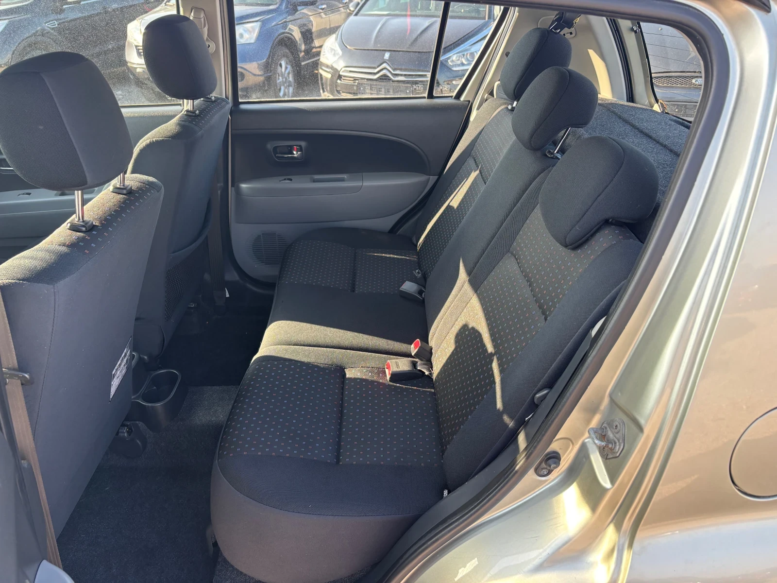 Daihatsu Sirion 1.3-92кс, AC, снимка 9 - Автомобили и джипове - 54498246
