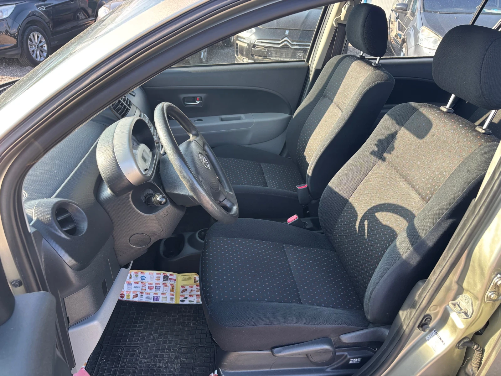 Daihatsu Sirion 1.3-92кс, AC, снимка 7 - Автомобили и джипове - 54498246