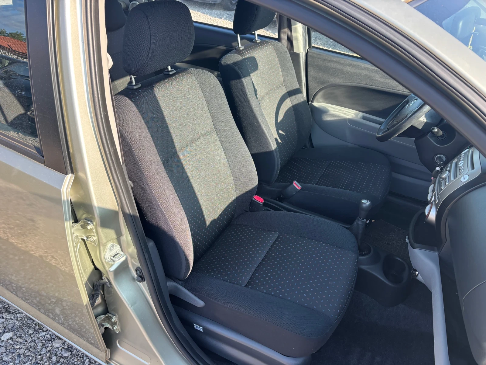 Daihatsu Sirion 1.3-92кс, AC, снимка 8 - Автомобили и джипове - 54498246