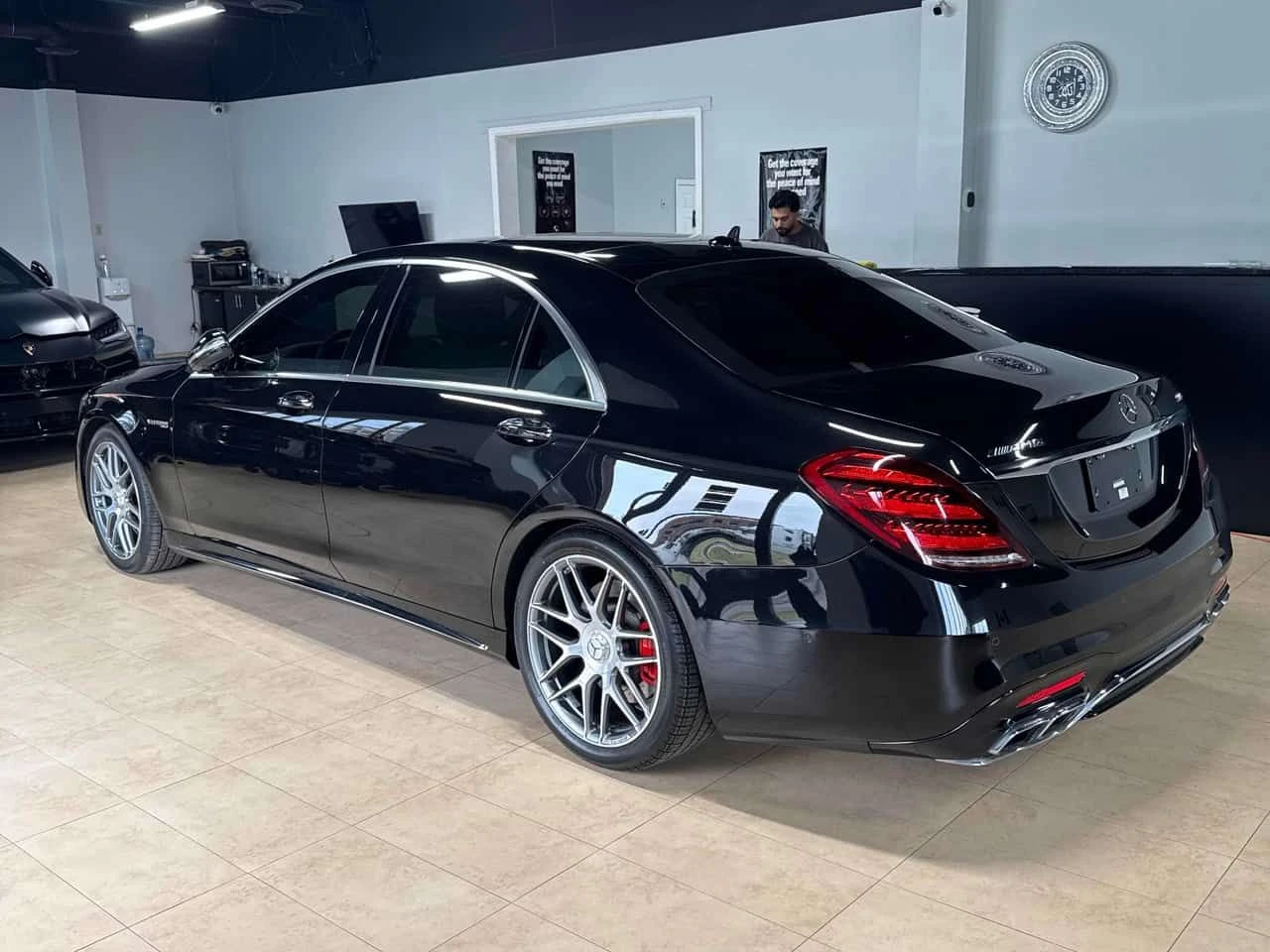 Mercedes-Benz S 63 * AMG * CARFAX * BURMESTER * DISTRONIC * MASSAGE *, снимка 2 - Автомобили и джипове - 55347199