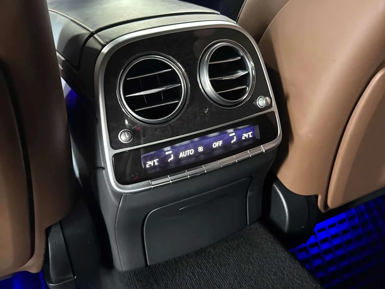 Mercedes-Benz S 63 * AMG * CARFAX * BURMESTER * DISTRONIC * MASSAGE *, снимка 11 - Автомобили и джипове - 55347199