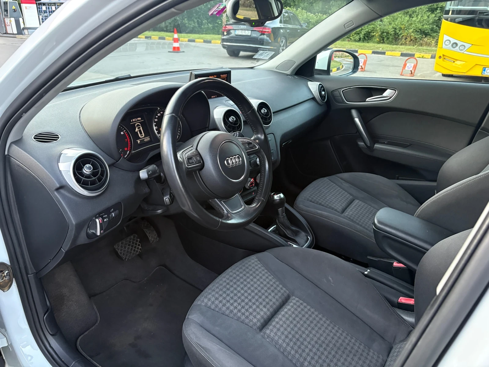 Audi A1 1.4 TFSI, снимка 9 - Автомобили и джипове - 55527676