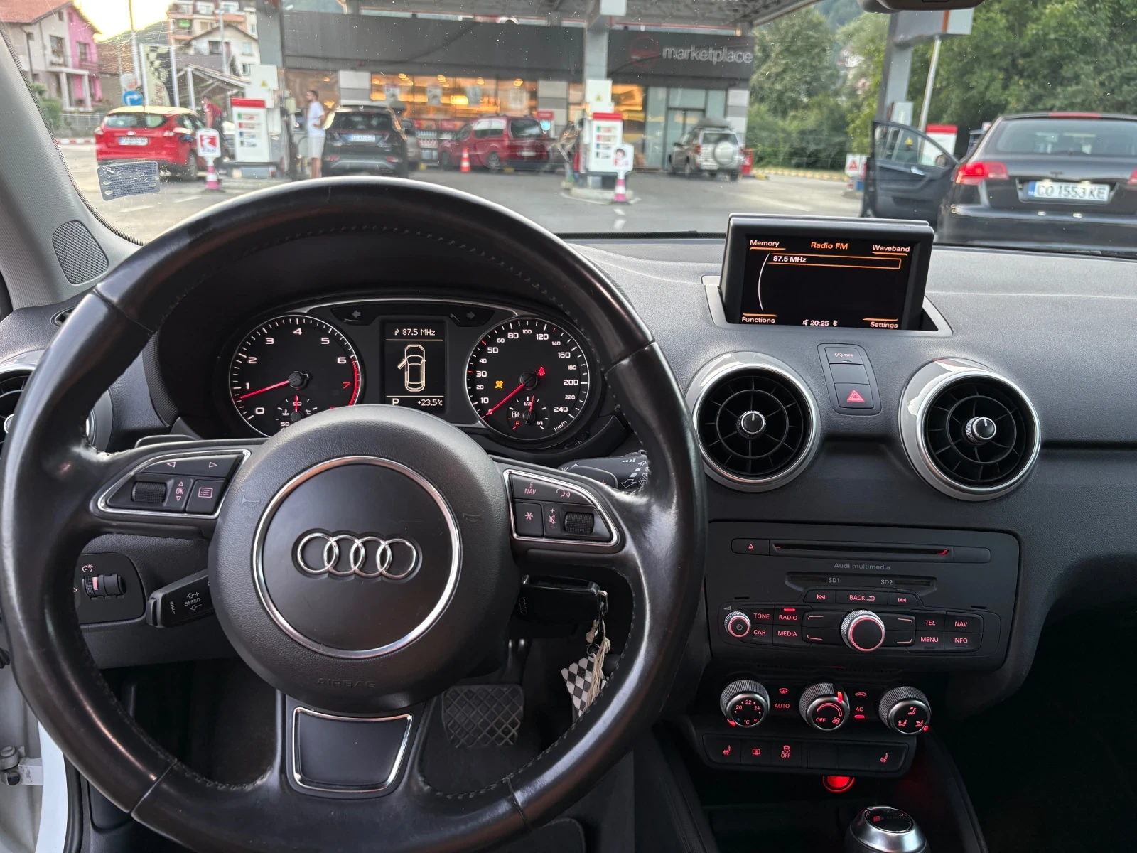 Audi A1 1.4 TFSI, снимка 11 - Автомобили и джипове - 55527676