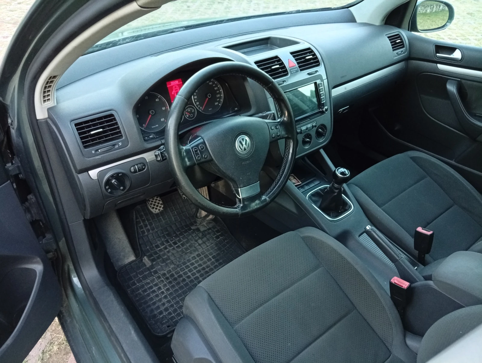 VW Golf 1.9 TDI * КЛИМАТИК * РЕГИСТРАЦИЯ * , снимка 11 - Автомобили и джипове - 55695346