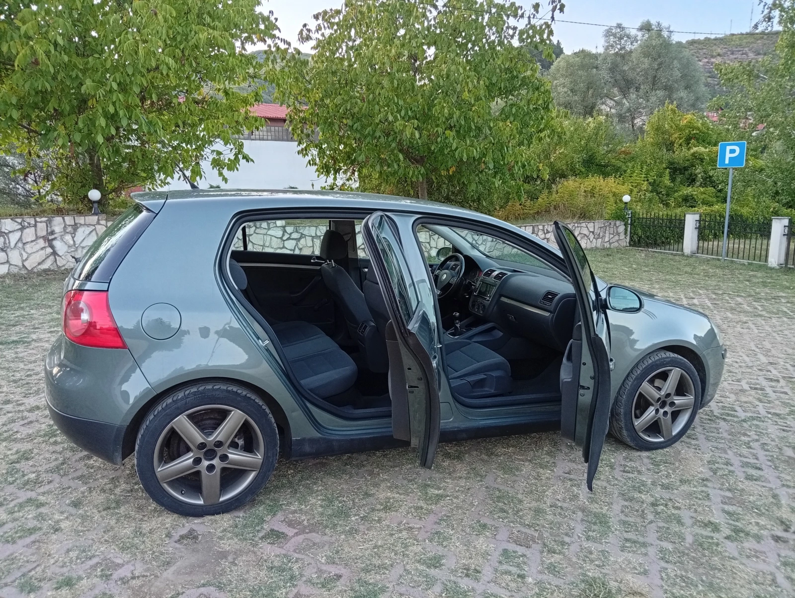 VW Golf 1.9 TDI * КЛИМАТИК * РЕГИСТРАЦИЯ * , снимка 9 - Автомобили и джипове - 55695346