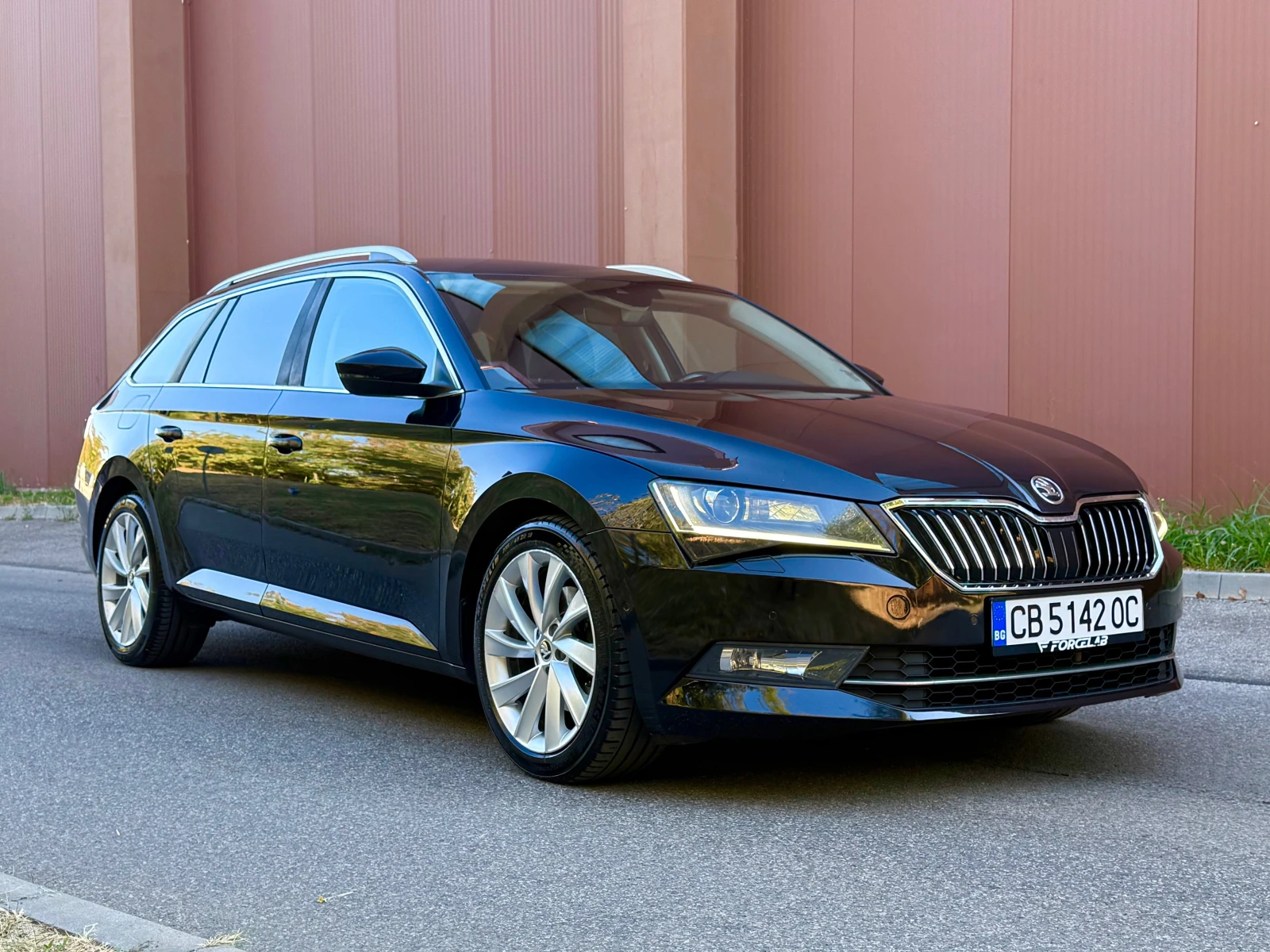 Skoda Superb 190к.с.4x4 DISTRONIC KEYLESS ОБДУХВАНЕ ГАРАНЦИЯ, снимка 6 - Автомобили и джипове - 56113361