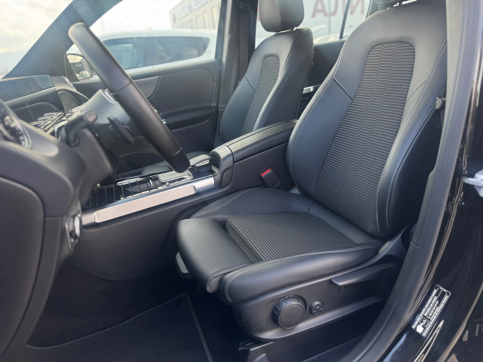 Mercedes-Benz GLB 200d 4-MATIC PREMIUM - изображение 9