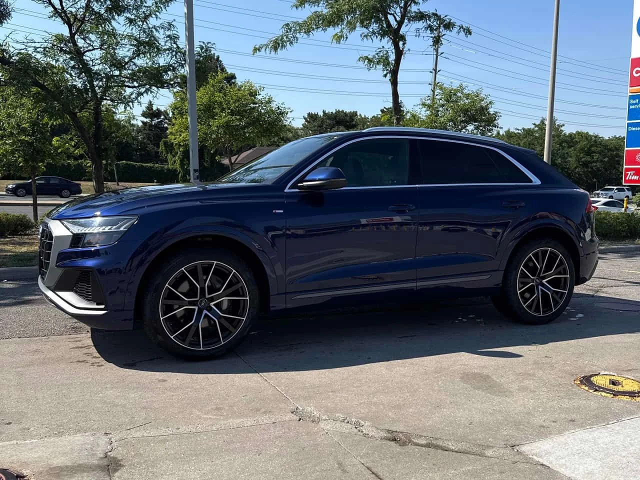 Audi Q8 Technik | CARFAX | АВТОКРЕДИТ БЕЗ ПЪРВОНАЧАЛНА , снимка 3 - Автомобили и джипове - 55504249