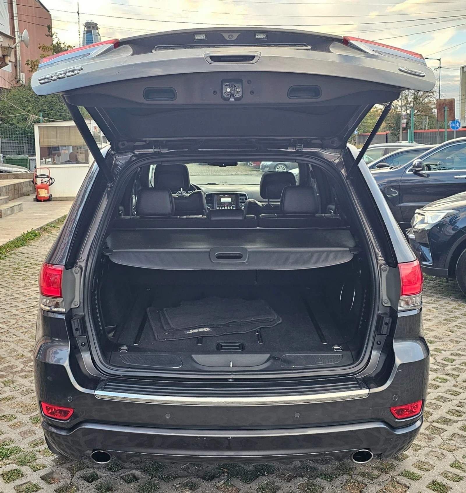 Jeep Grand cherokee 3.0 CRDI Overland 4x4 250к.с. Камера Keyless , снимка 5 - Автомобили и джипове - 56203206