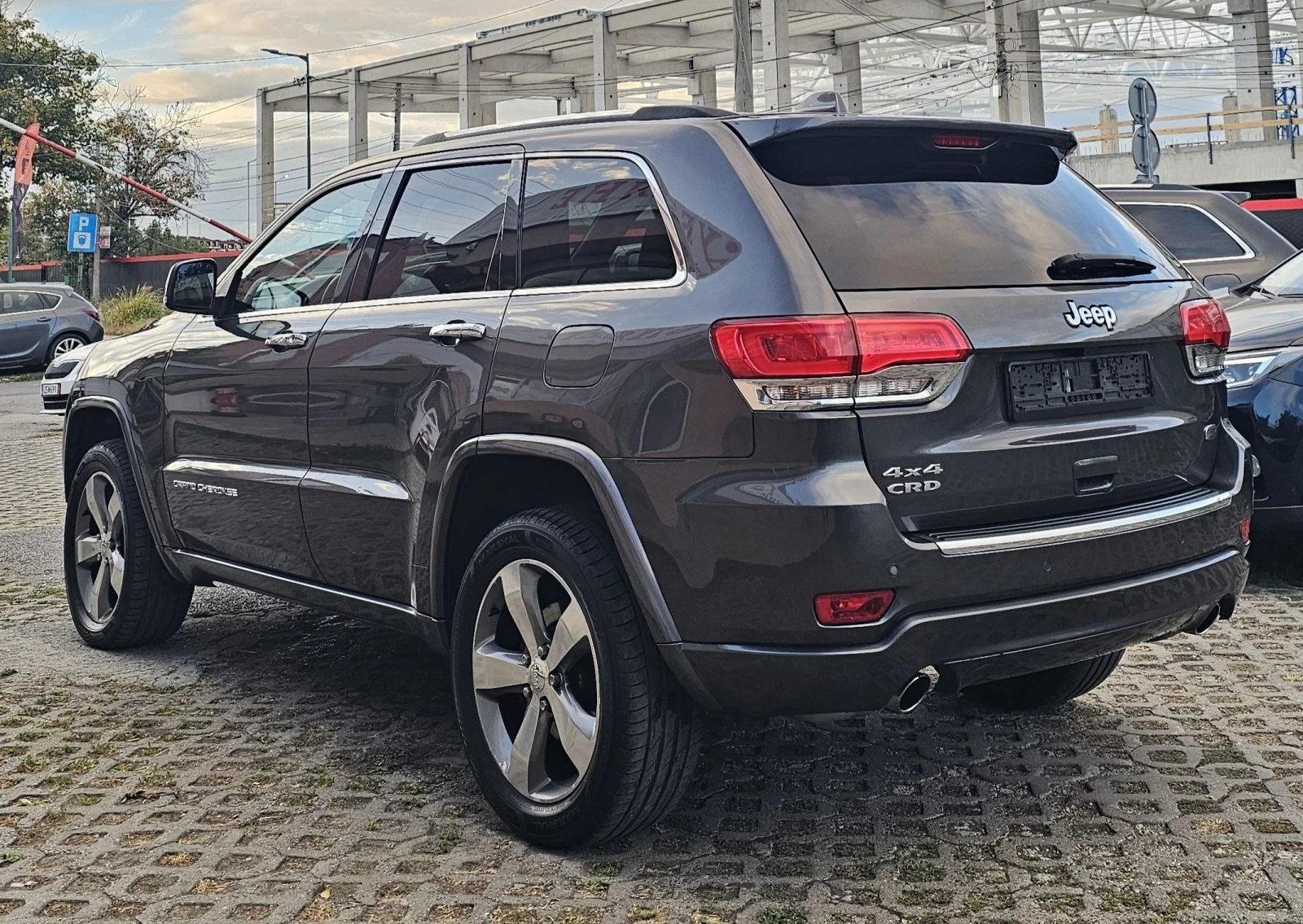 Jeep Grand cherokee 3.0 CRDI Overland 4x4 250к.с. Камера Keyless , снимка 4 - Автомобили и джипове - 56203206