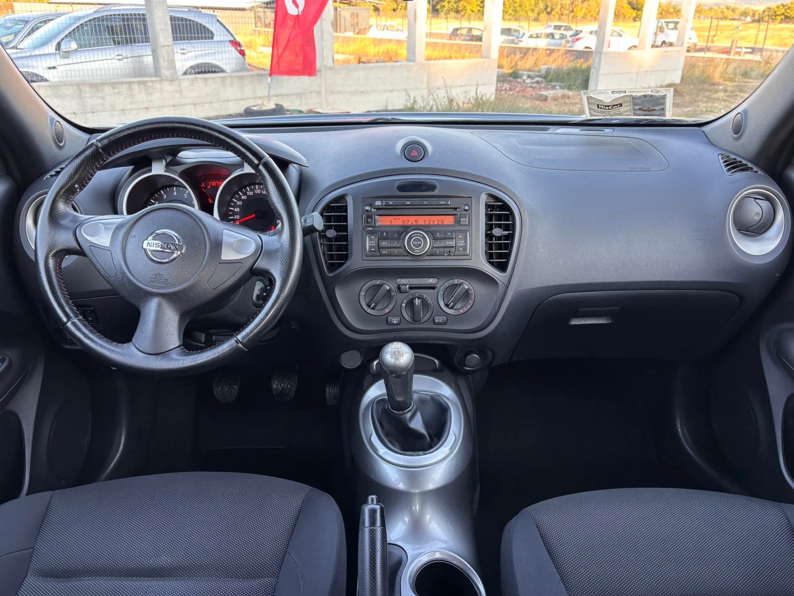 Nissan Juke 1.6 i , снимка 11 - Автомобили и джипове - 56299226