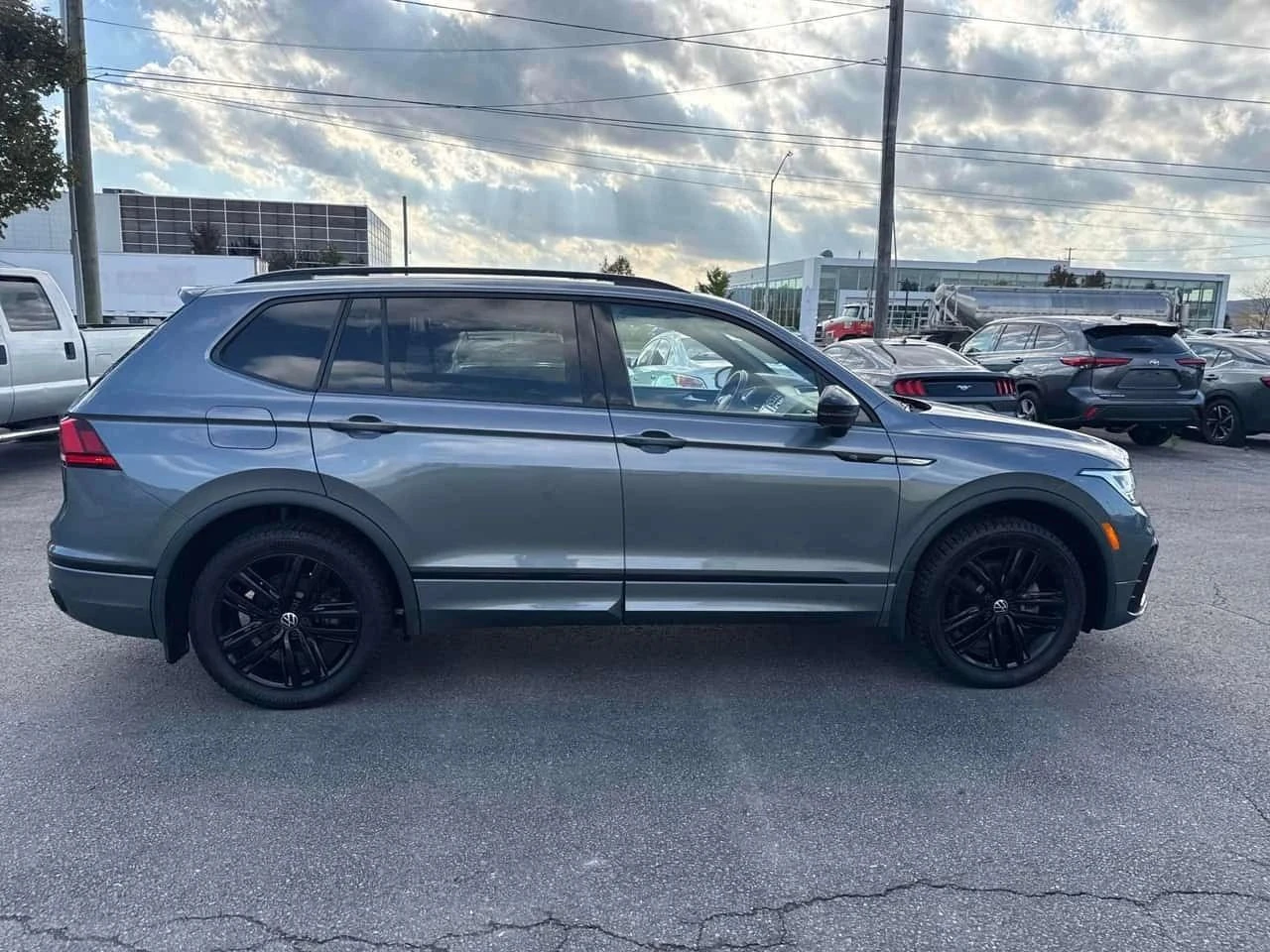 VW Tiguan, снимка 3 - Автомобили и джипове - 56737784