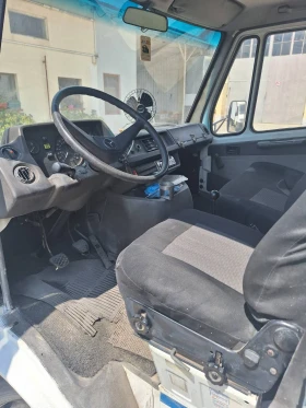 Mercedes-Benz 310, снимка 15
