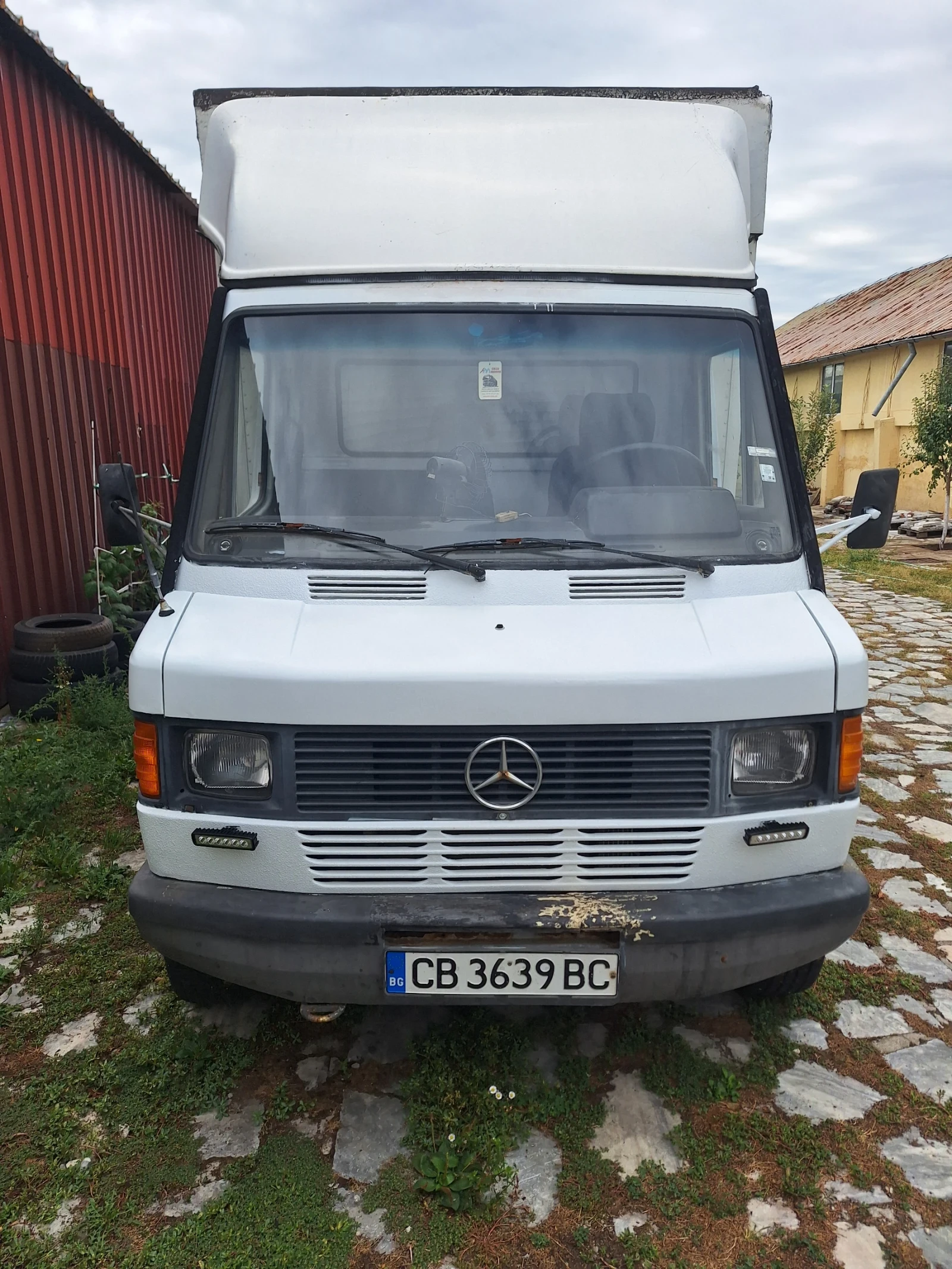 Mercedes-Benz 310 2.9