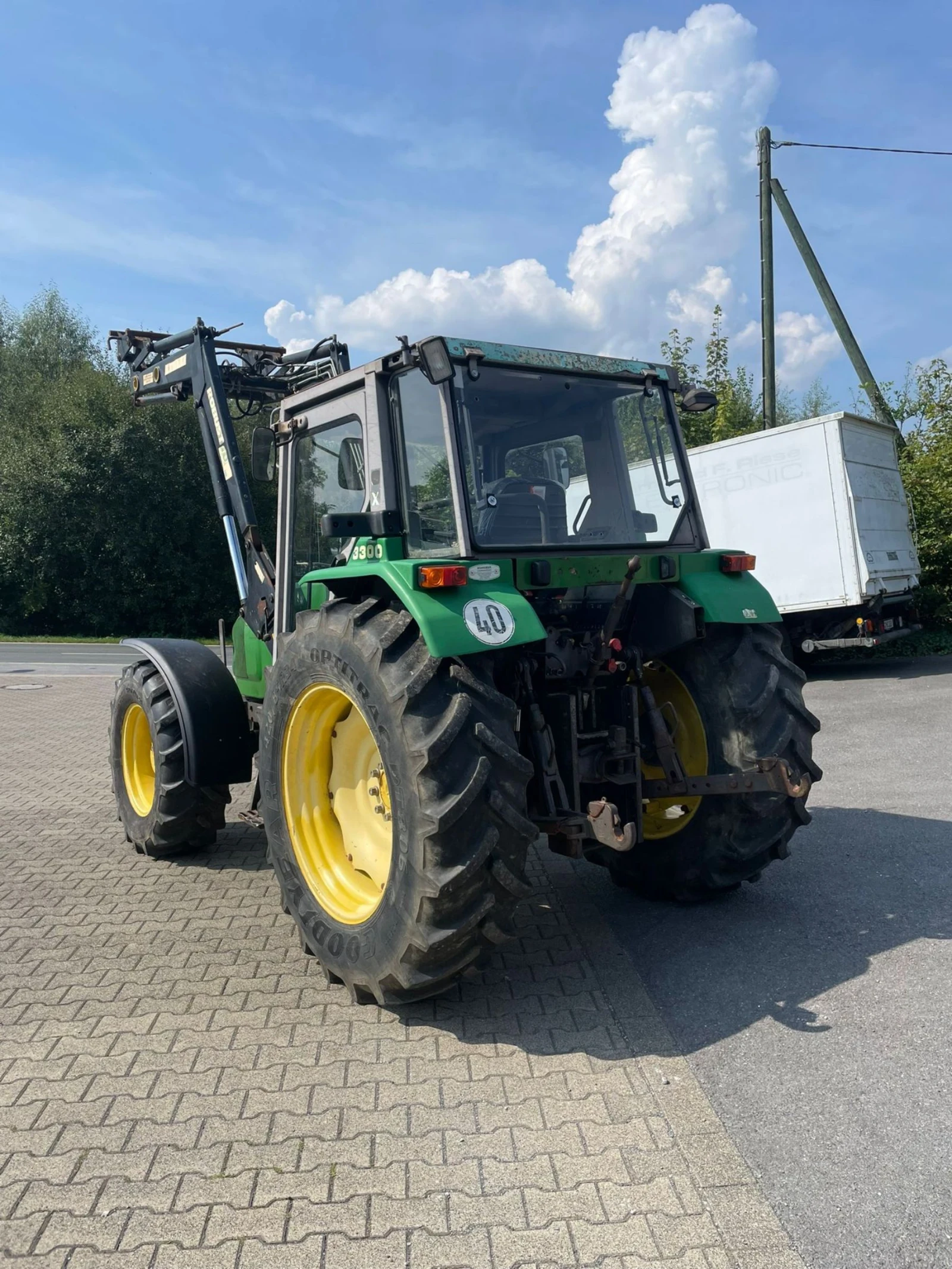 Трактор John Deere 3300 - изображение 4