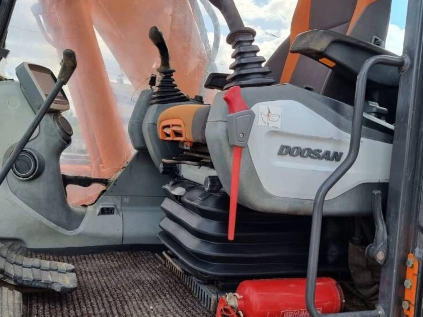 Багер DOOSAN DX140 LC-3 - изображение 4