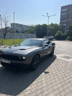     Dodge Challenger SXT AWD