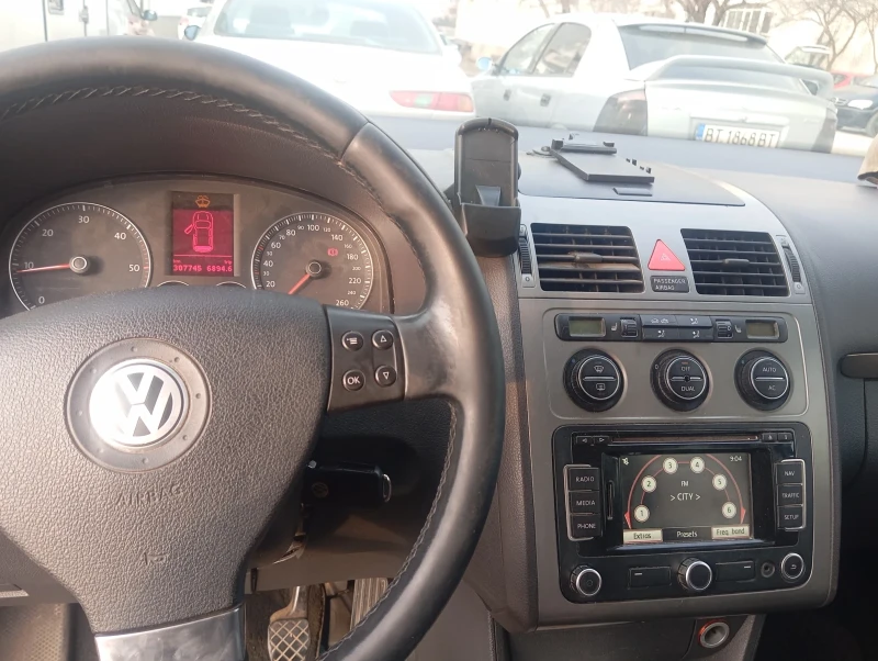 VW Touran, снимка 5 - Автомобили и джипове - 49169247