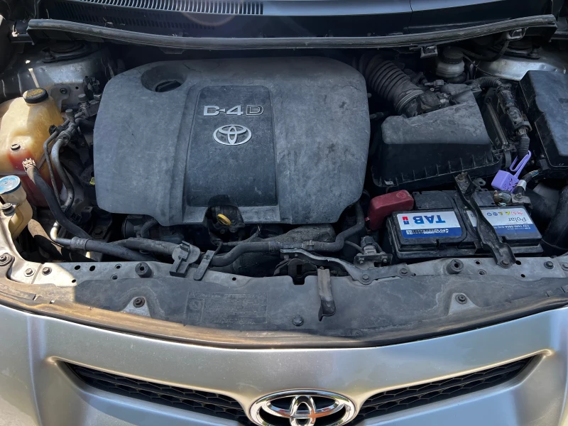 Toyota Auris 1.4 D-4D 189000KM, снимка 15 - Автомобили и джипове - 50820089