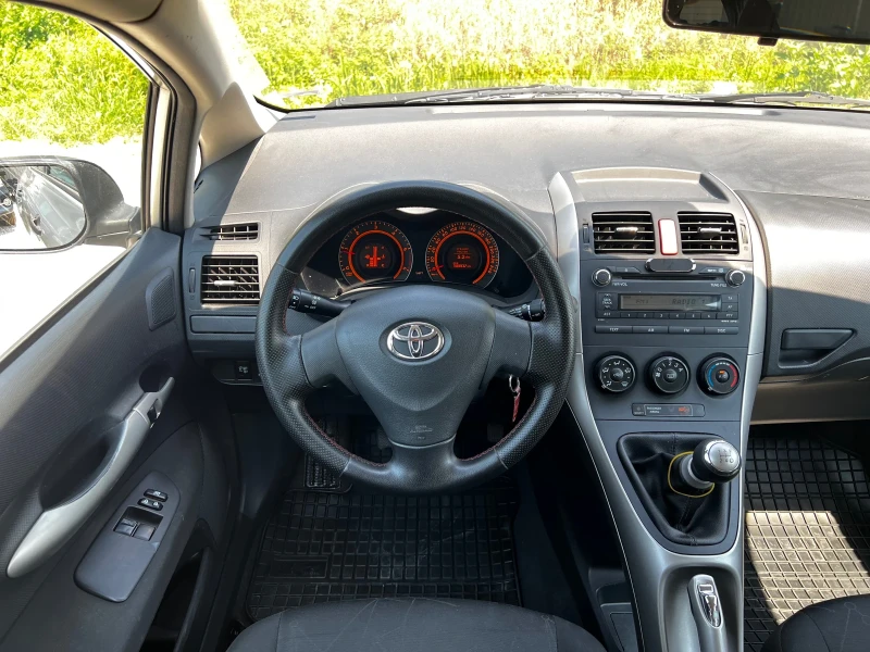 Toyota Auris 1.4 D-4D 189000KM, снимка 8 - Автомобили и джипове - 50820089