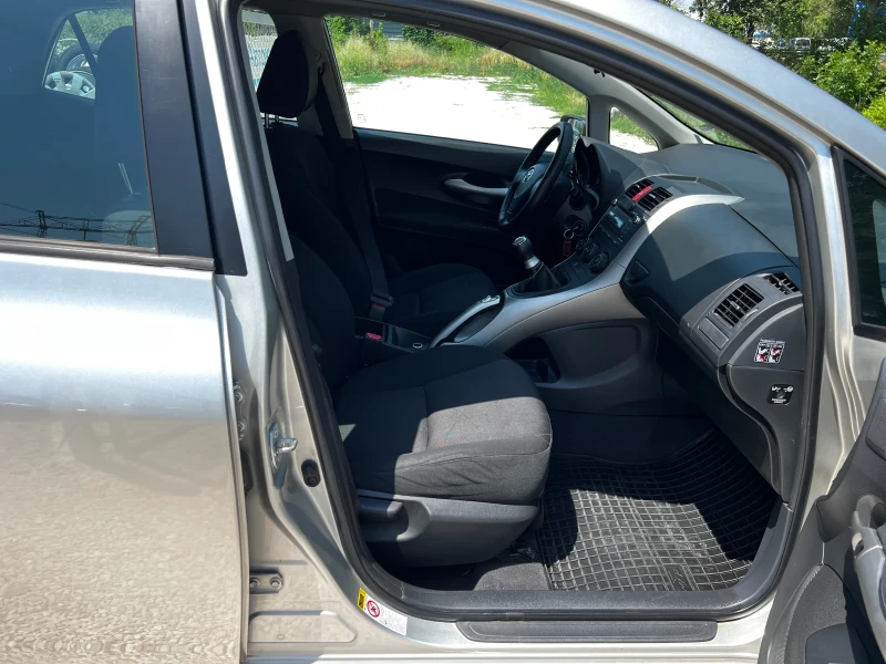 Toyota Auris 1.4 D-4D 189000KM, снимка 11 - Автомобили и джипове - 50820089