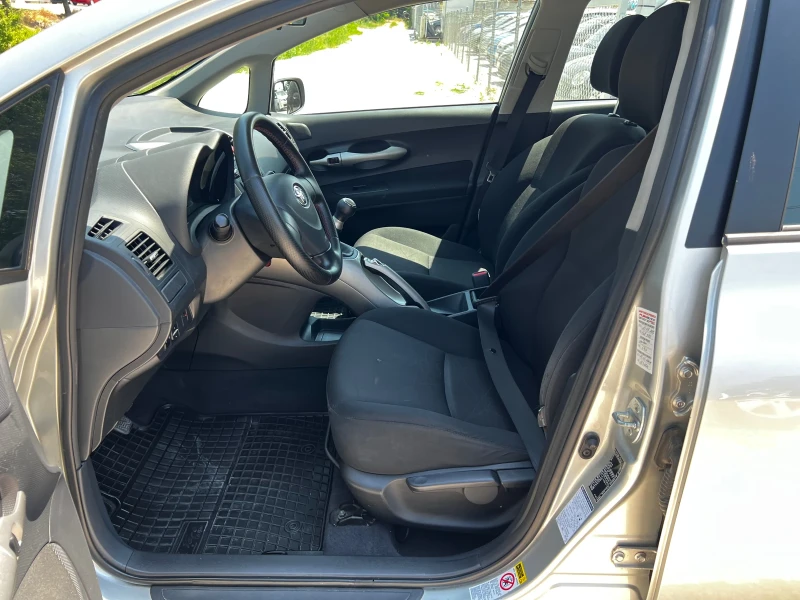 Toyota Auris 1.4 D-4D 189000KM, снимка 10 - Автомобили и джипове - 50820089