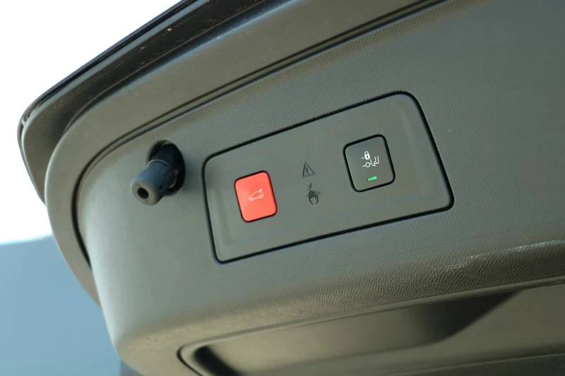 Peugeot 508 1.6PHEV/225HP/GT/CAM/NAVI/LED/AMBI/679vv, снимка 6 - Автомобили и джипове - 51043024