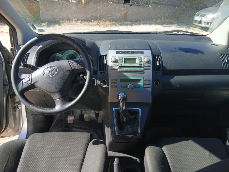 Toyota Corolla verso, снимка 7 - Автомобили и джипове - 52270889