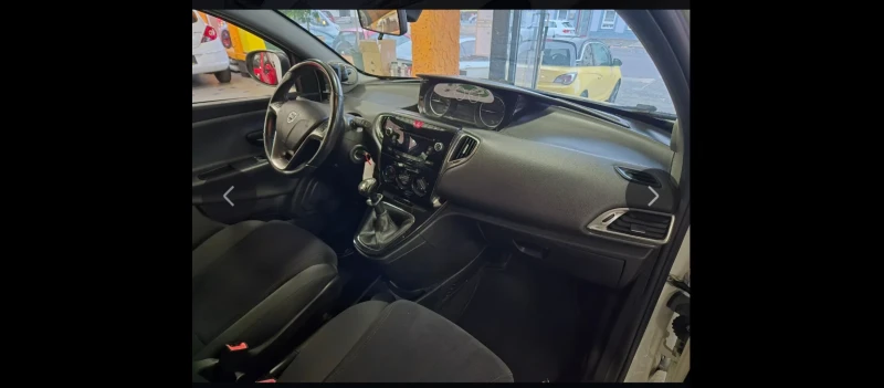 Lancia Ypsilon 1.2, снимка 8 - Автомобили и джипове - 52933303