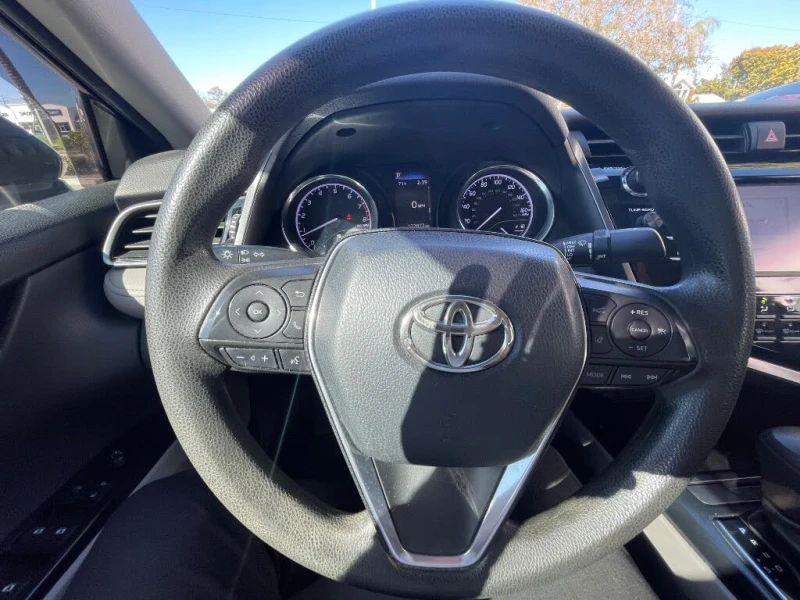 Toyota Camry !LE-FWD! * АвтоКредит* Цена до БГ* , снимка 9 - Автомобили и джипове - 53374711