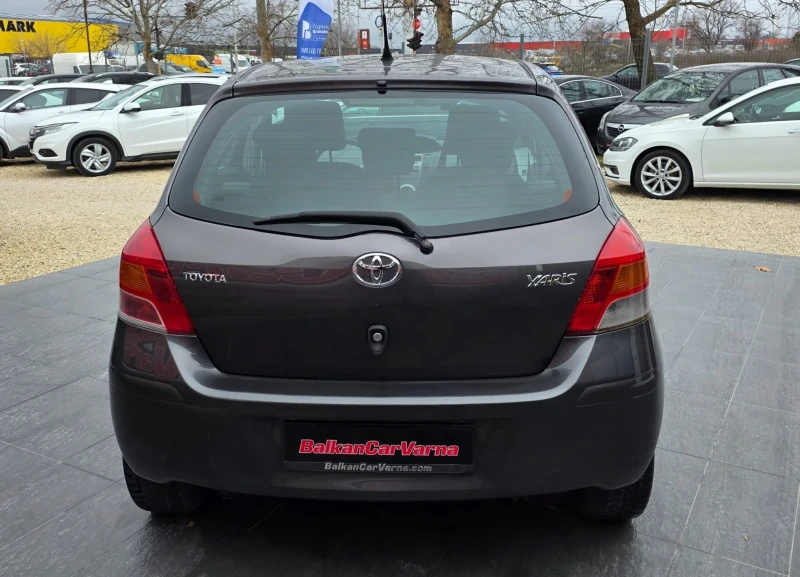 Toyota Yaris 1.0i 2ser 5d.Face Lift 121хил.км!, снимка 6 - Автомобили и джипове - 53536038