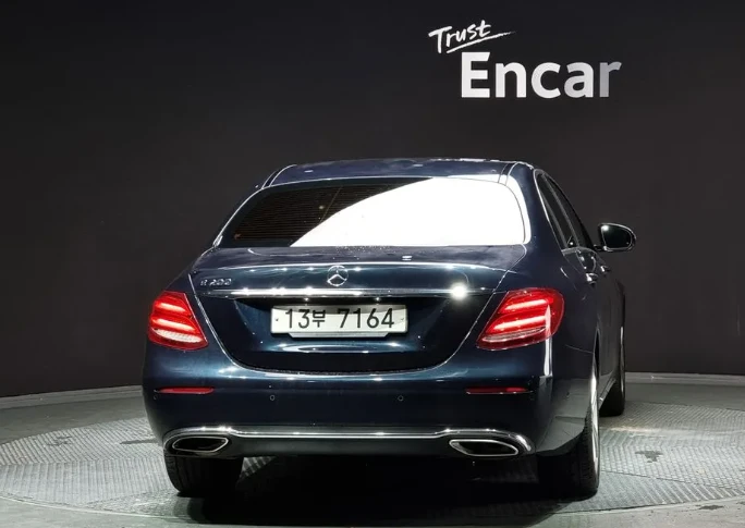 Mercedes-Benz E 200 Avantgarde - изображение 4