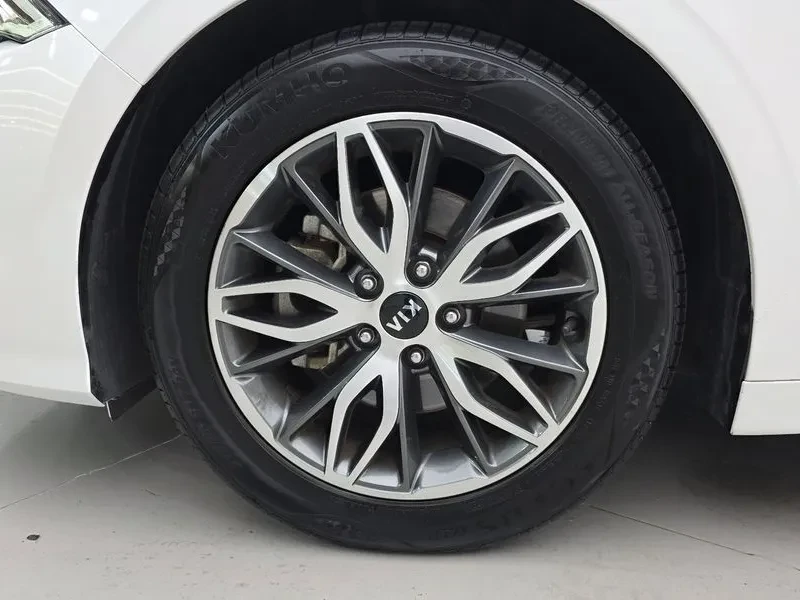 Kia K5 2.0 Trendy, снимка 5 - Автомобили и джипове - 55847518
