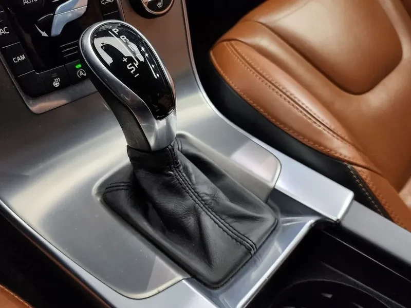 Volvo S60, снимка 9 - Автомобили и джипове - 56356243