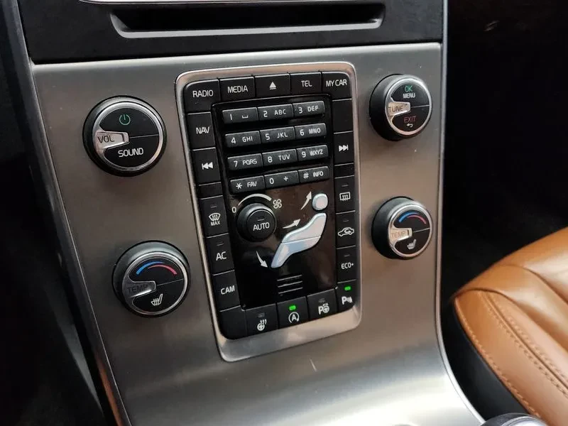 Volvo S60, снимка 17 - Автомобили и джипове - 56356243