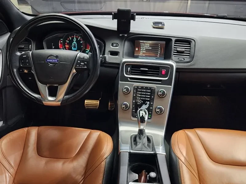 Volvo S60, снимка 7 - Автомобили и джипове - 56356243