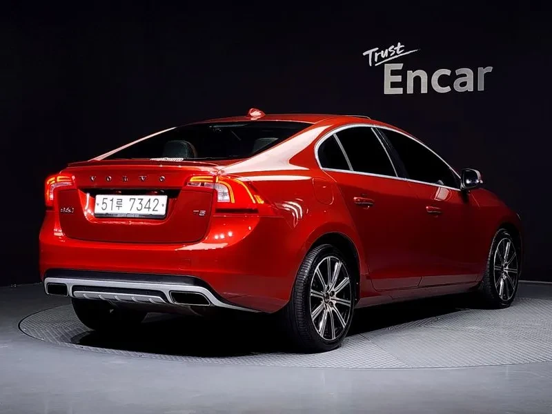 Volvo S60, снимка 2 - Автомобили и джипове - 56356243