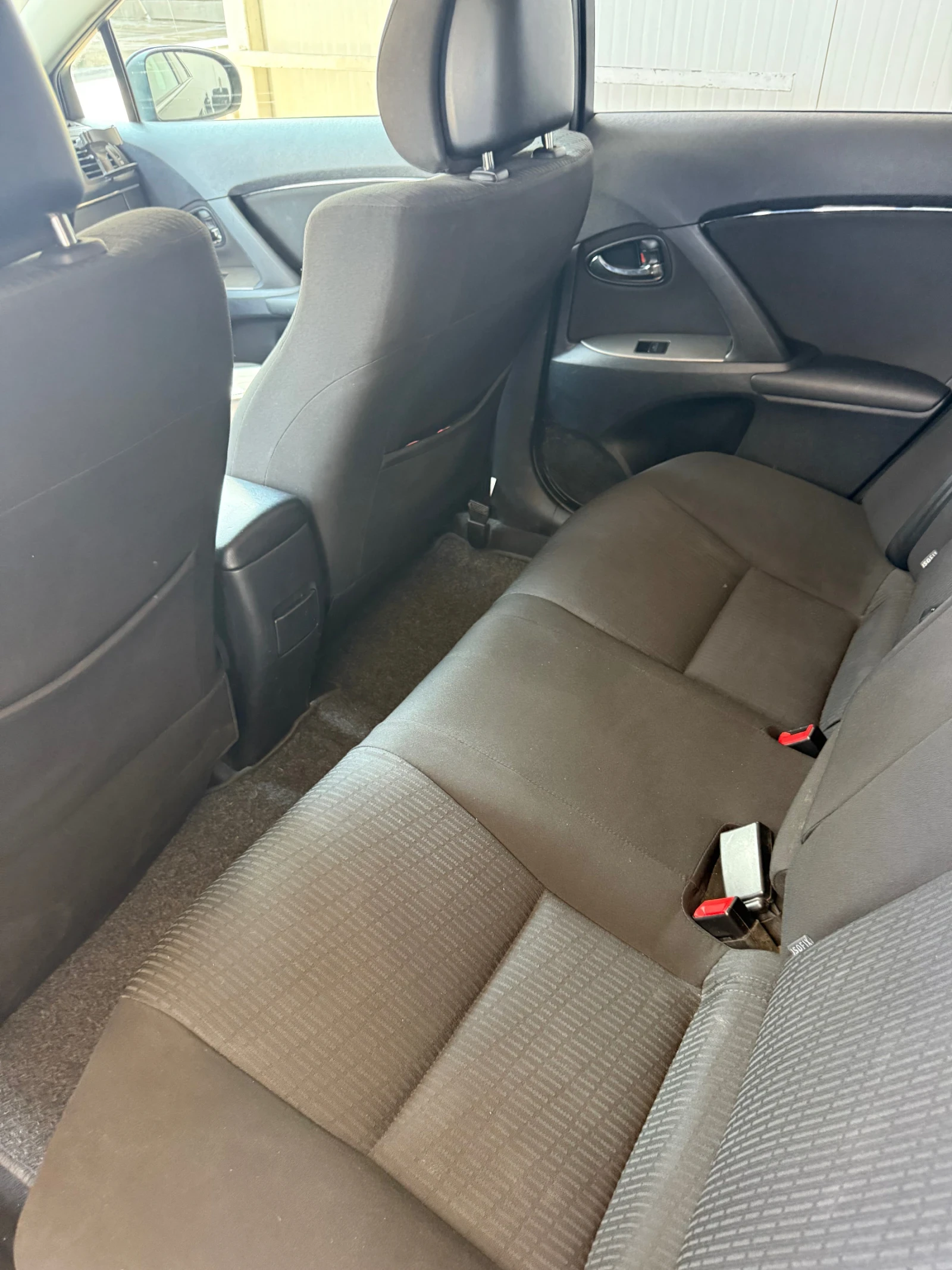 Toyota Avensis  - изображение 7