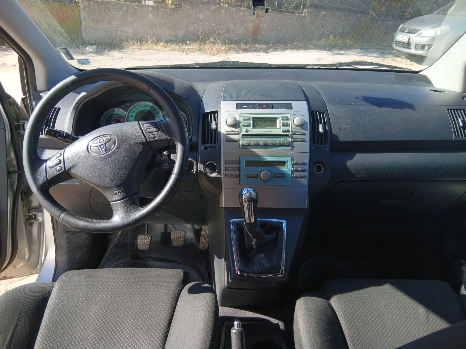 Toyota Corolla verso  - изображение 7