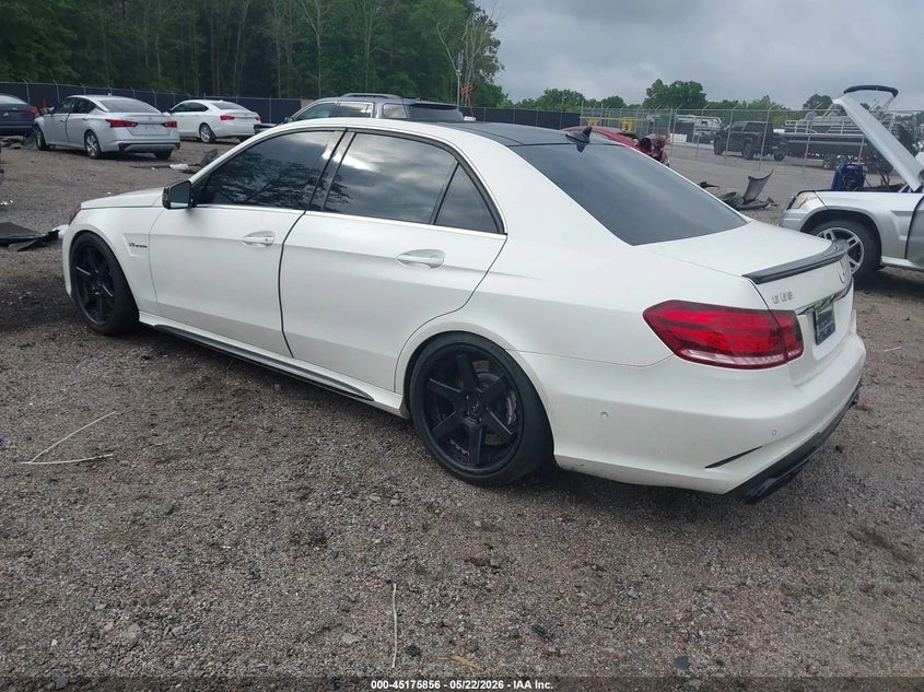 Mercedes-Benz E 63 AMG 4MATIC Автокредит Цена до България, снимка 4 - Автомобили и джипове - 55133380