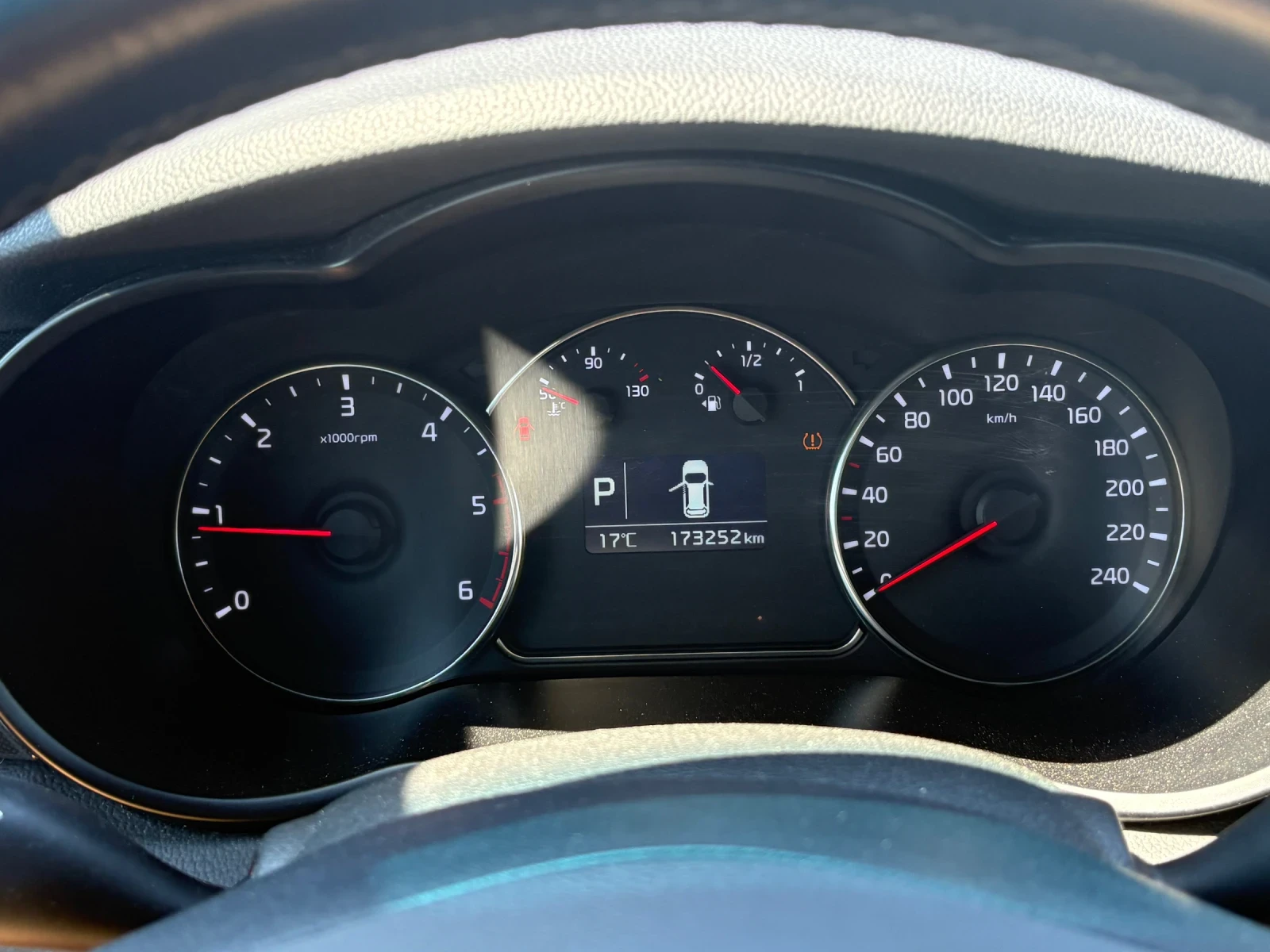 Kia Carens, снимка 8 - Автомобили и джипове - 55258783