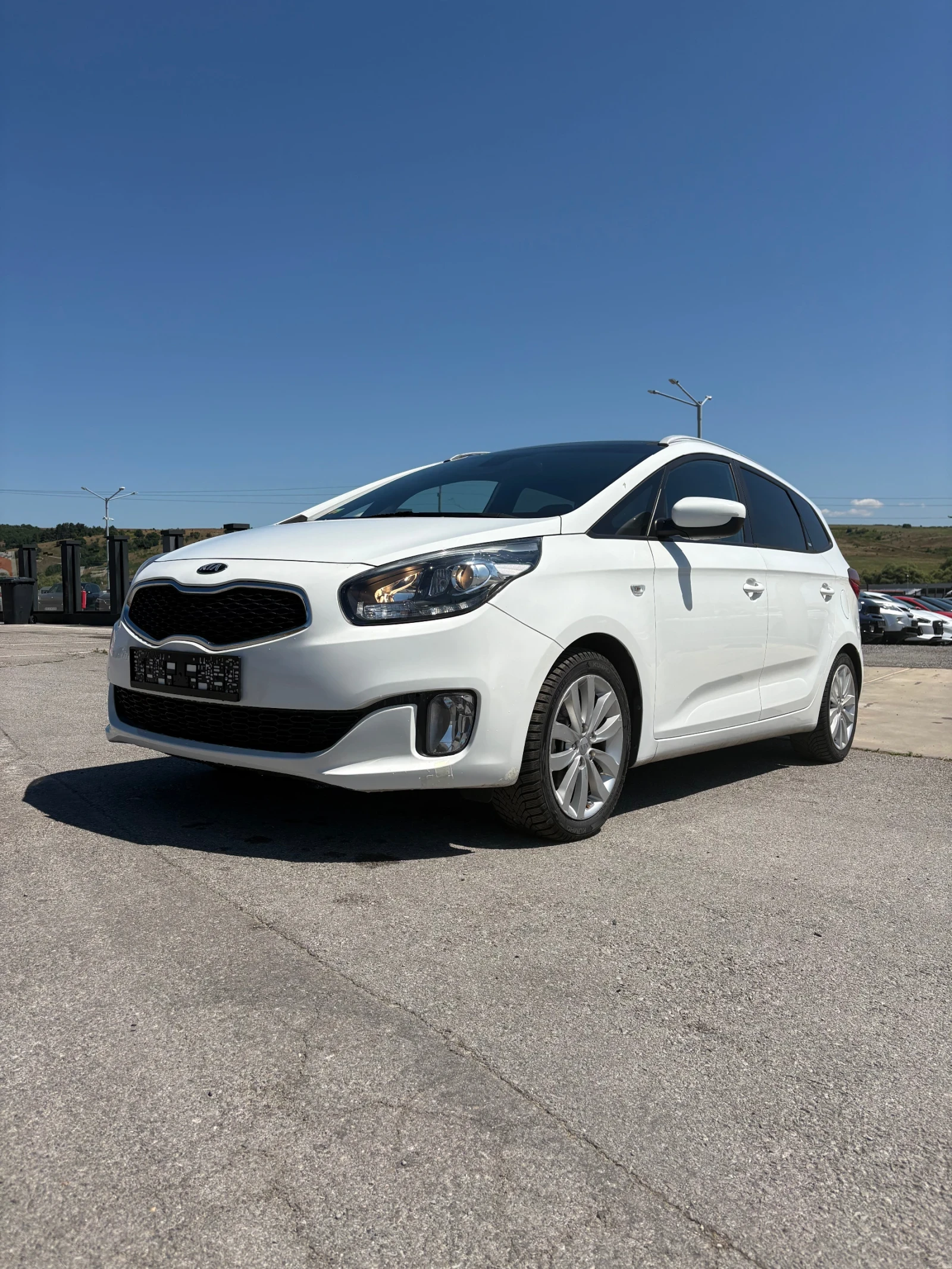 Kia Carens, снимка 2 - Автомобили и джипове - 55258783