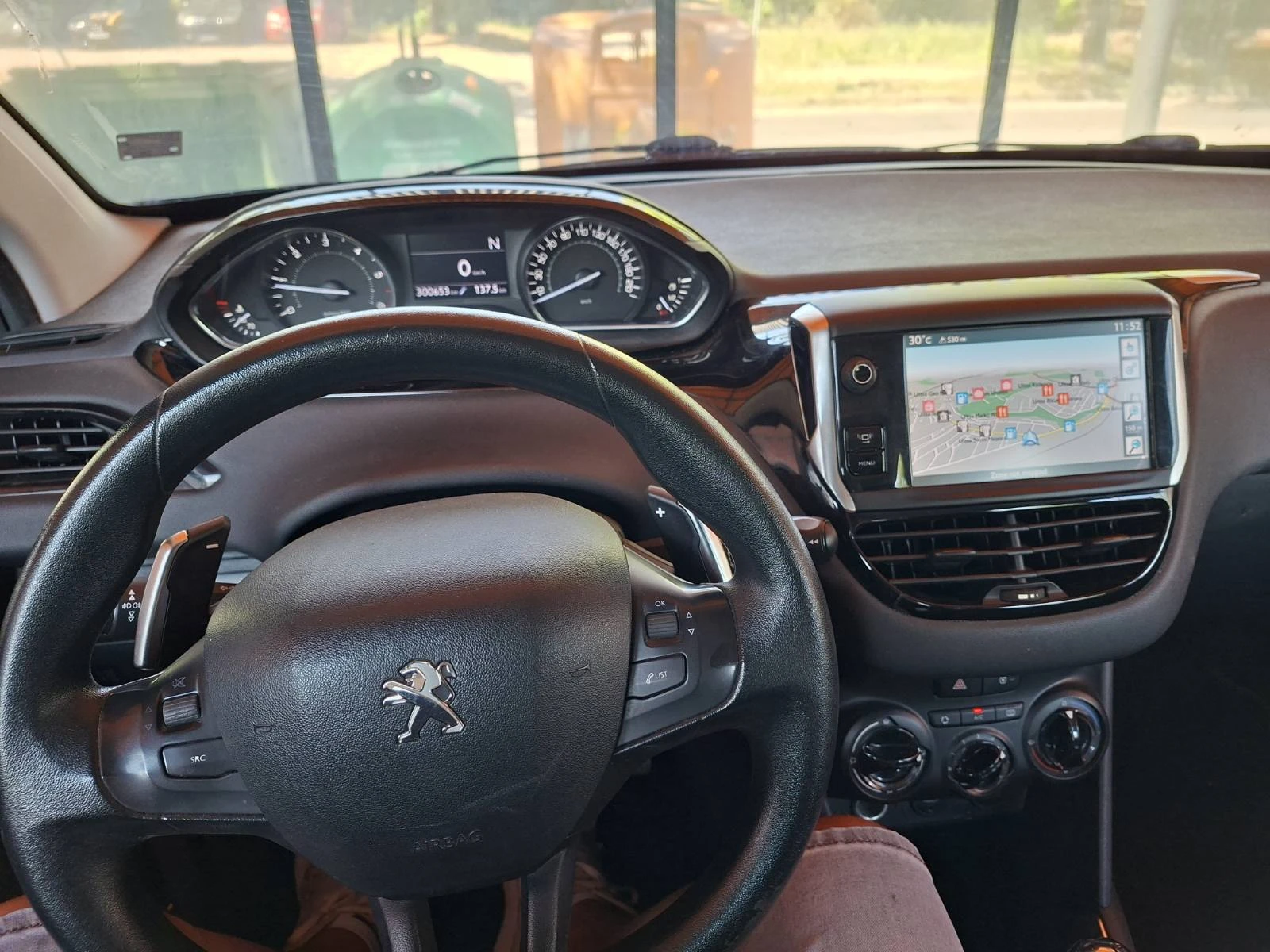 Peugeot 208 1, 4 HDI AUTOMAT , снимка 11 - Автомобили и джипове - 55724019